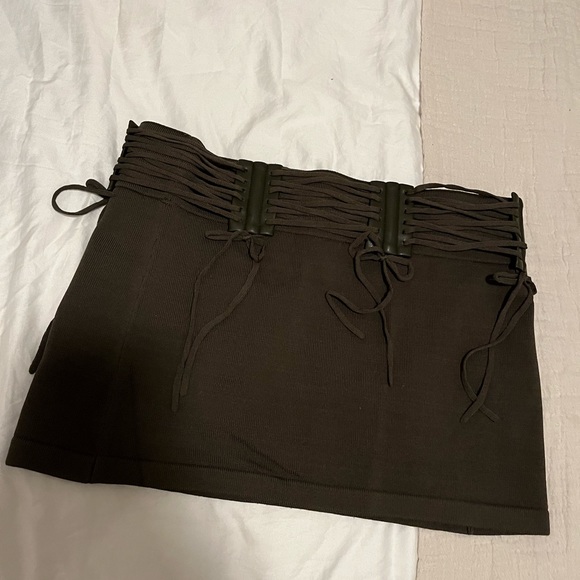 With Jéan drew mini skirt in khaki. Brand new with tags. - Picture 3 of 4